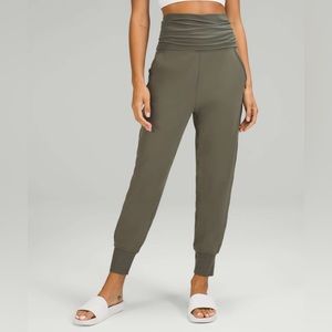 Lululemon Align Super-High-Rise Ribbed-Waist Jogger
Carob Brown